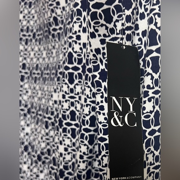 NWT Large Black and White New York & Company Drawstring Romper with pockets. - Picture 6 of 8